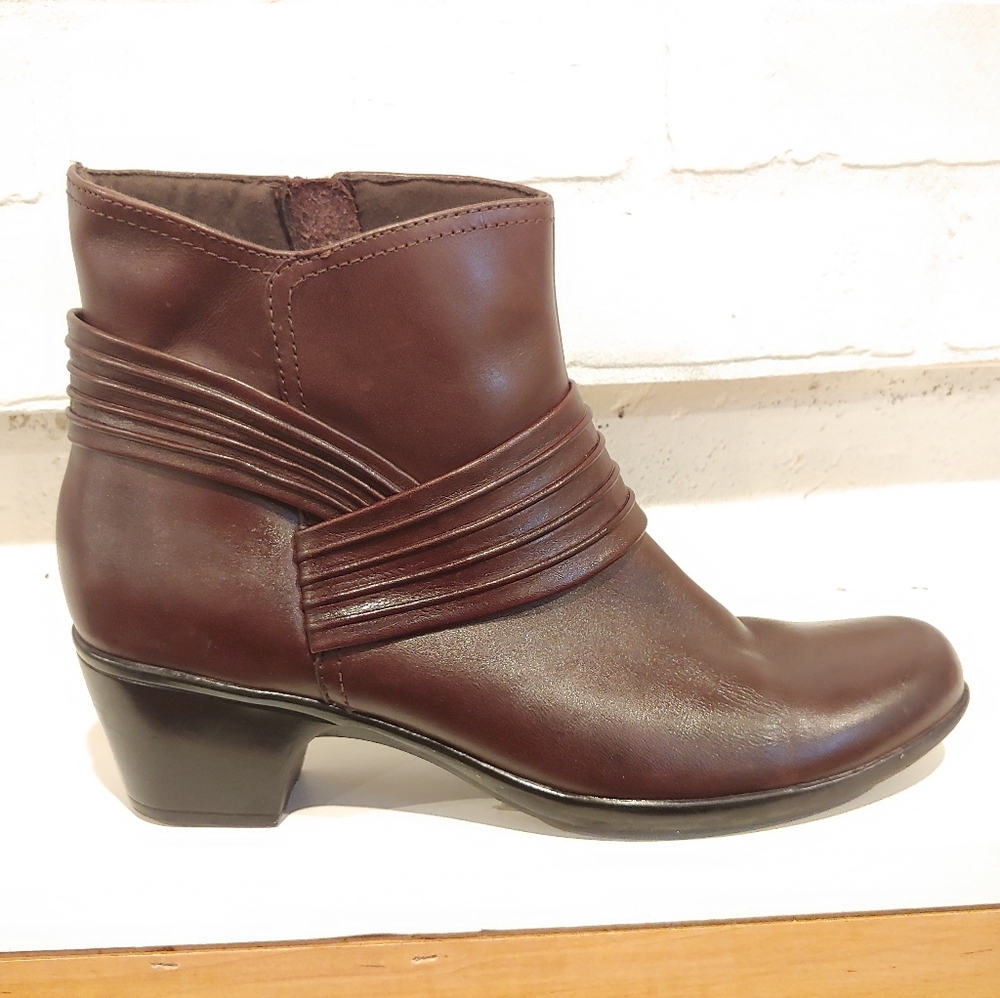 CLARKS Brown Bendables Leather Mid-Heel Booties